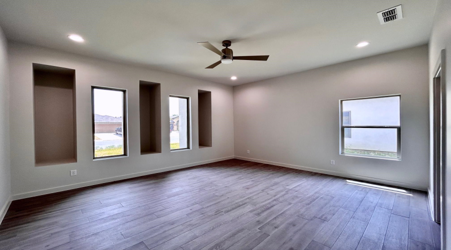 5534 Marble Falls St, Laredo, Texas 78046, 4 Bedrooms Bedrooms, 6 Rooms Rooms,3 BathroomsBathrooms,Residential,For Sale,5534 Marble Falls St,20263519