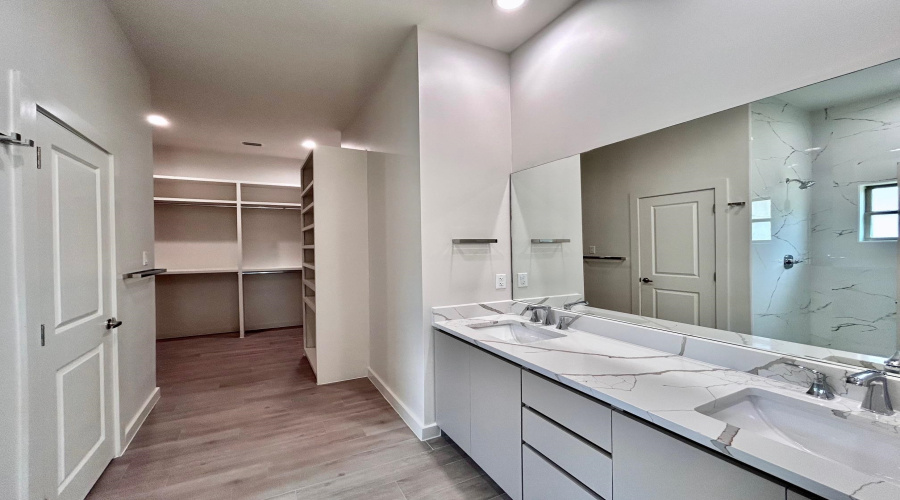 5534 Marble Falls St, Laredo, Texas 78046, 4 Bedrooms Bedrooms, 6 Rooms Rooms,3 BathroomsBathrooms,Residential,For Sale,5534 Marble Falls St,20263519