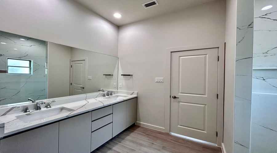 5534 Marble Falls St, Laredo, Texas 78046, 4 Bedrooms Bedrooms, 6 Rooms Rooms,3 BathroomsBathrooms,Residential,For Sale,5534 Marble Falls St,20263519