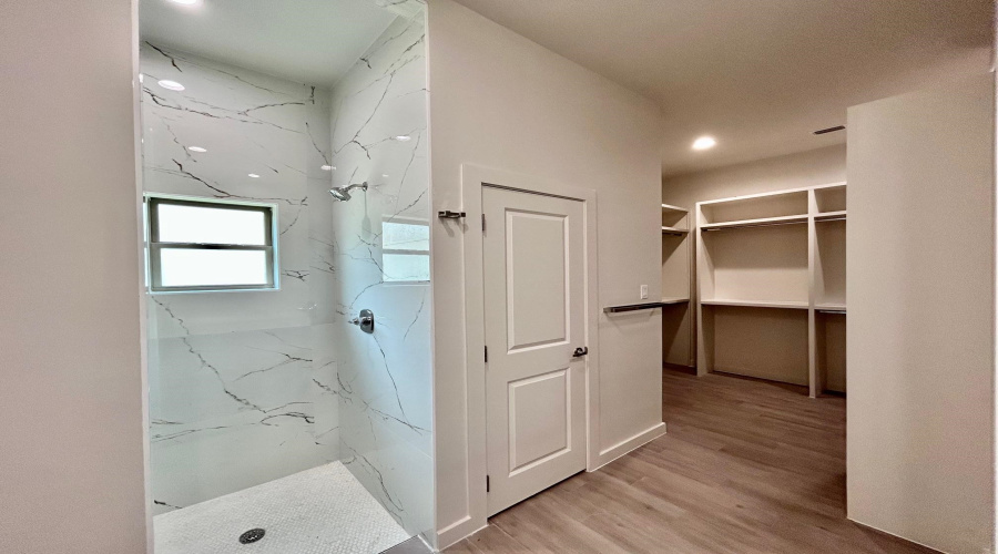 5534 Marble Falls St, Laredo, Texas 78046, 4 Bedrooms Bedrooms, 6 Rooms Rooms,3 BathroomsBathrooms,Residential,For Sale,5534 Marble Falls St,20263519