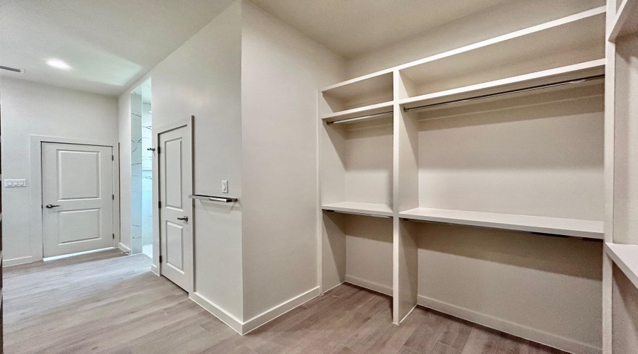 5534 Marble Falls St, Laredo, Texas 78046, 4 Bedrooms Bedrooms, 6 Rooms Rooms,3 BathroomsBathrooms,Residential,For Sale,5534 Marble Falls St,20263519