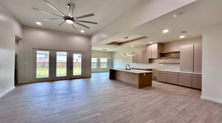 5534 Marble Falls St, Laredo, Texas 78046, 4 Bedrooms Bedrooms, 6 Rooms Rooms,3 BathroomsBathrooms,Residential,For Sale,5534 Marble Falls St,20263519