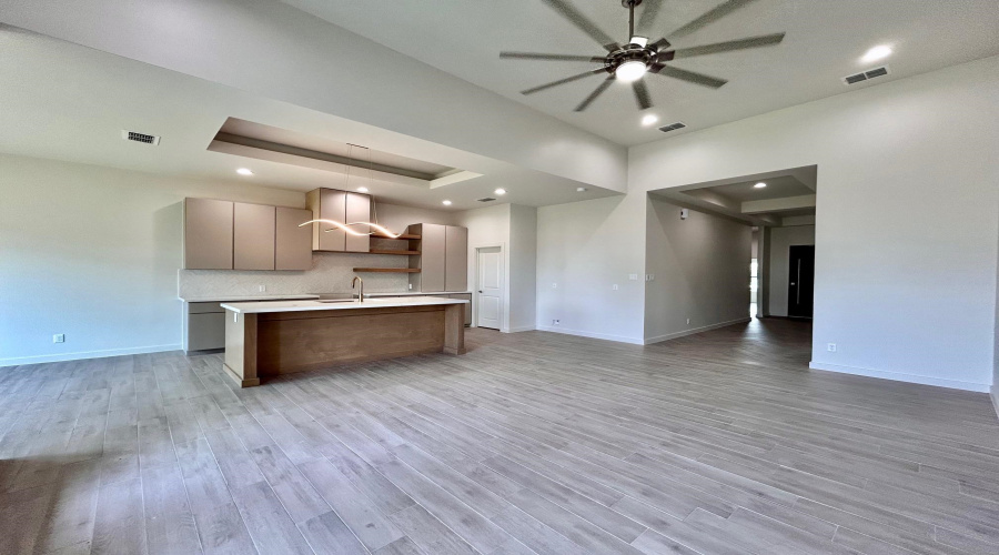 5534 Marble Falls St, Laredo, Texas 78046, 4 Bedrooms Bedrooms, 6 Rooms Rooms,3 BathroomsBathrooms,Residential,For Sale,5534 Marble Falls St,20263519
