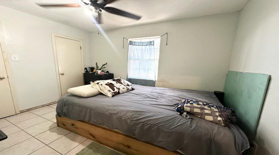 3406 Yorkshire St, Laredo, Texas 78043, 3 Bedrooms Bedrooms, 5 Rooms Rooms,2 BathroomsBathrooms,Residential,For Sale,3406 Yorkshire St,20262667