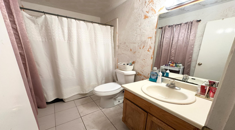 3406 Yorkshire St, Laredo, Texas 78043, 3 Bedrooms Bedrooms, 5 Rooms Rooms,2 BathroomsBathrooms,Residential,For Sale,3406 Yorkshire St,20262667