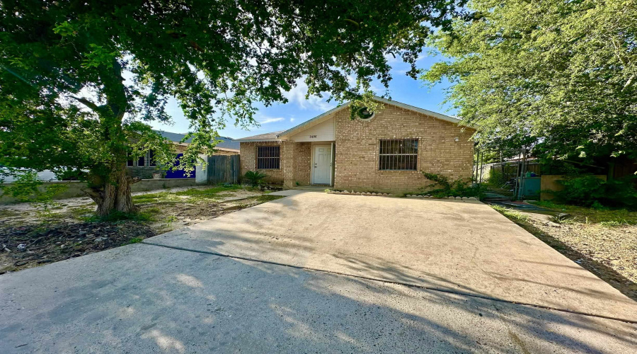3406 Yorkshire St, Laredo, Texas 78043, 3 Bedrooms Bedrooms, 5 Rooms Rooms,2 BathroomsBathrooms,Residential,For Sale,3406 Yorkshire St,20262667