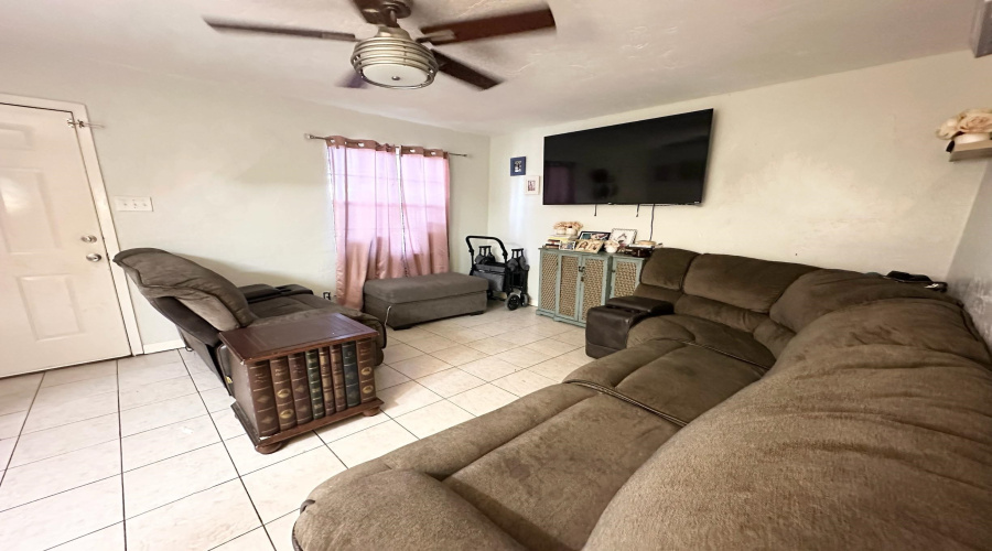 3406 Yorkshire St, Laredo, Texas 78043, 3 Bedrooms Bedrooms, 5 Rooms Rooms,2 BathroomsBathrooms,Residential,For Sale,3406 Yorkshire St,20262667