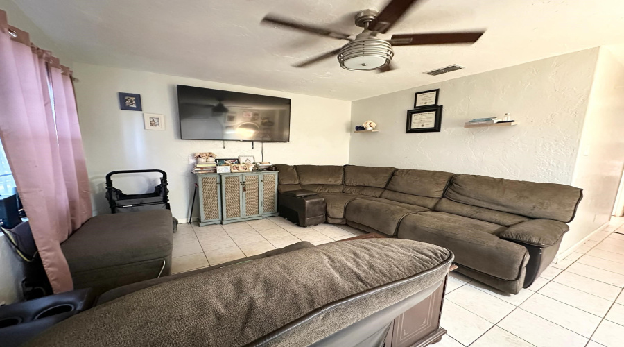 3406 Yorkshire St, Laredo, Texas 78043, 3 Bedrooms Bedrooms, 5 Rooms Rooms,2 BathroomsBathrooms,Residential,For Sale,3406 Yorkshire St,20262667