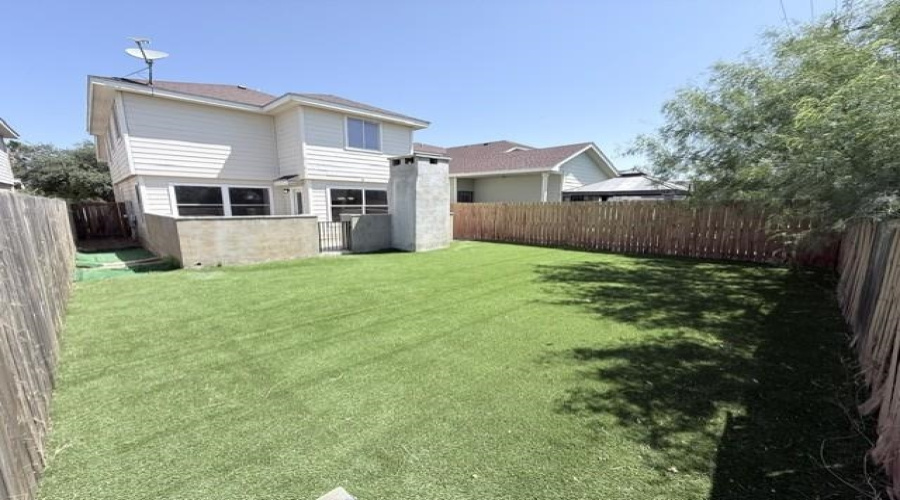 17525 Rock Port Rd, Laredo, Texas 78045, 3 Bedrooms Bedrooms, 5 Rooms Rooms,2 BathroomsBathrooms,Residential,For Rent,17525 Rock Port Rd,20263525