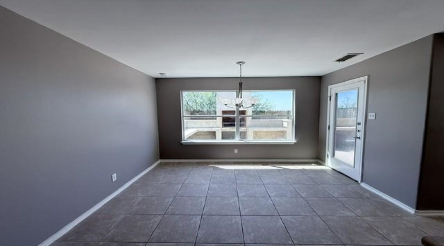 17525 Rock Port Rd, Laredo, Texas 78045, 3 Bedrooms Bedrooms, 5 Rooms Rooms,2 BathroomsBathrooms,Residential,For Rent,17525 Rock Port Rd,20263525