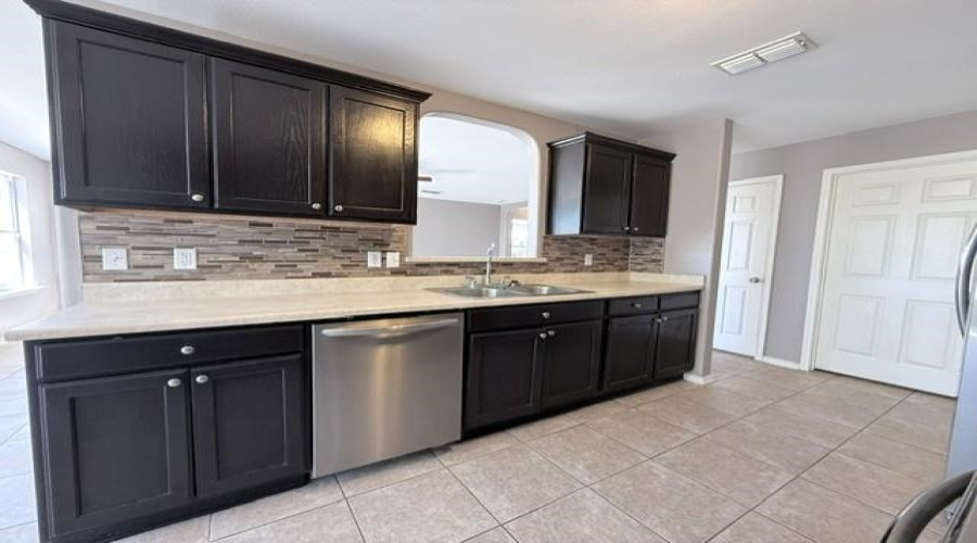 17525 Rock Port Rd, Laredo, Texas 78045, 3 Bedrooms Bedrooms, 5 Rooms Rooms,2 BathroomsBathrooms,Residential,For Rent,17525 Rock Port Rd,20263525