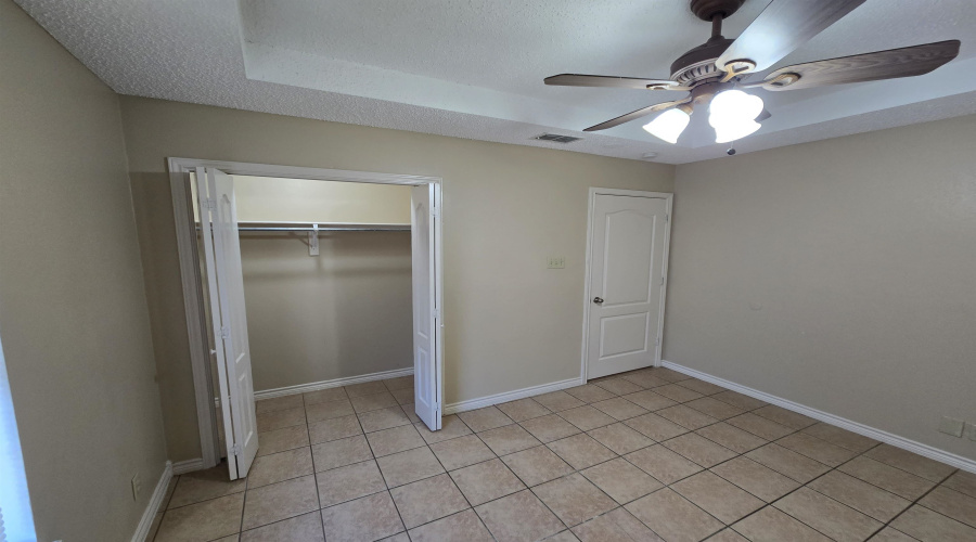 1001 E Travis St, Laredo, Texas 78041, 2 Bedrooms Bedrooms, 4 Rooms Rooms,1 BathroomBathrooms,Residential,For Rent,1001 E Travis St,20263526