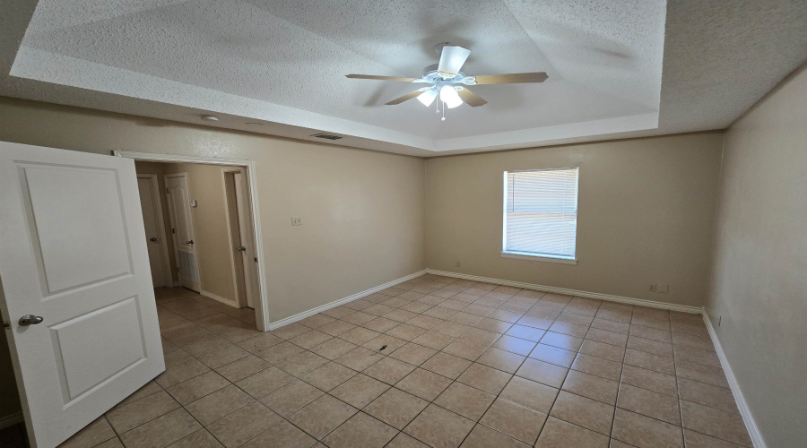 1001 E Travis St, Laredo, Texas 78041, 2 Bedrooms Bedrooms, 4 Rooms Rooms,1 BathroomBathrooms,Residential,For Rent,1001 E Travis St,20263526
