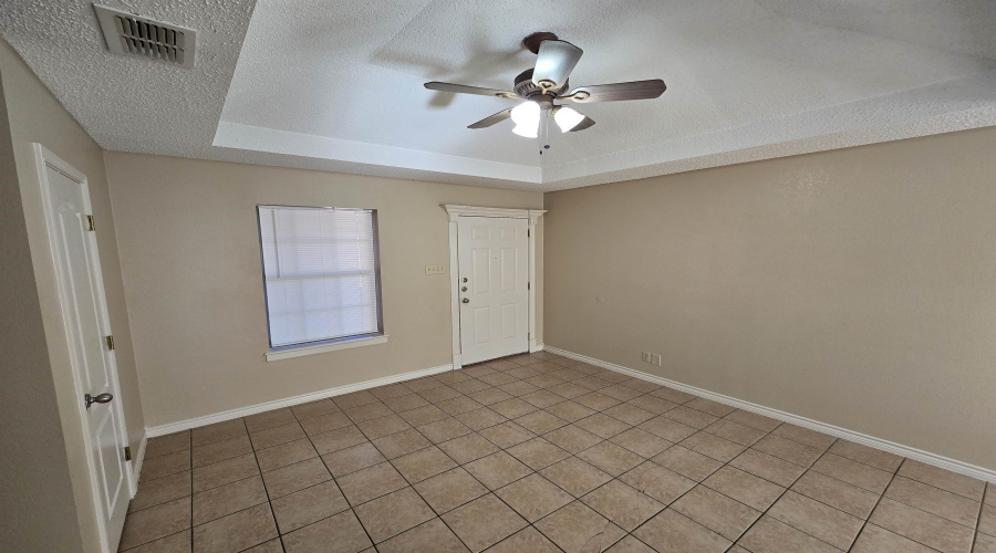 1001 E Travis St, Laredo, Texas 78041, 2 Bedrooms Bedrooms, 4 Rooms Rooms,1 BathroomBathrooms,Residential,For Rent,1001 E Travis St,20263526