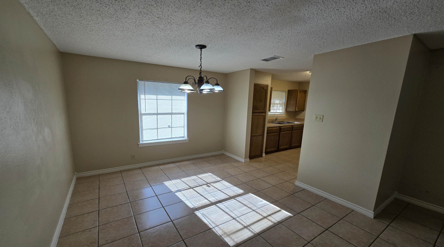 1001 E Travis St, Laredo, Texas 78041, 2 Bedrooms Bedrooms, 4 Rooms Rooms,1 BathroomBathrooms,Residential,For Rent,1001 E Travis St,20263526