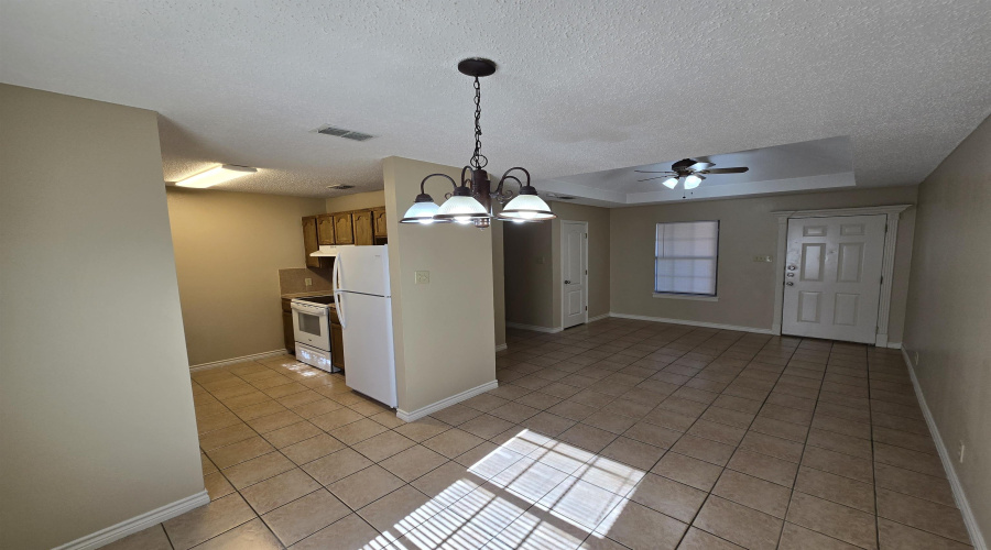 1001 E Travis St, Laredo, Texas 78041, 2 Bedrooms Bedrooms, 4 Rooms Rooms,1 BathroomBathrooms,Residential,For Rent,1001 E Travis St,20263526