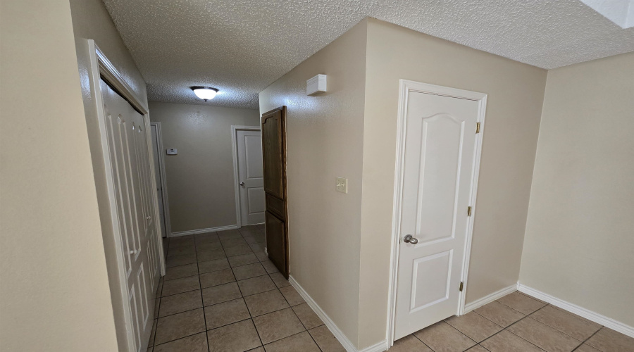 1001 E Travis St, Laredo, Texas 78041, 2 Bedrooms Bedrooms, 4 Rooms Rooms,1 BathroomBathrooms,Residential,For Rent,1001 E Travis St,20263526