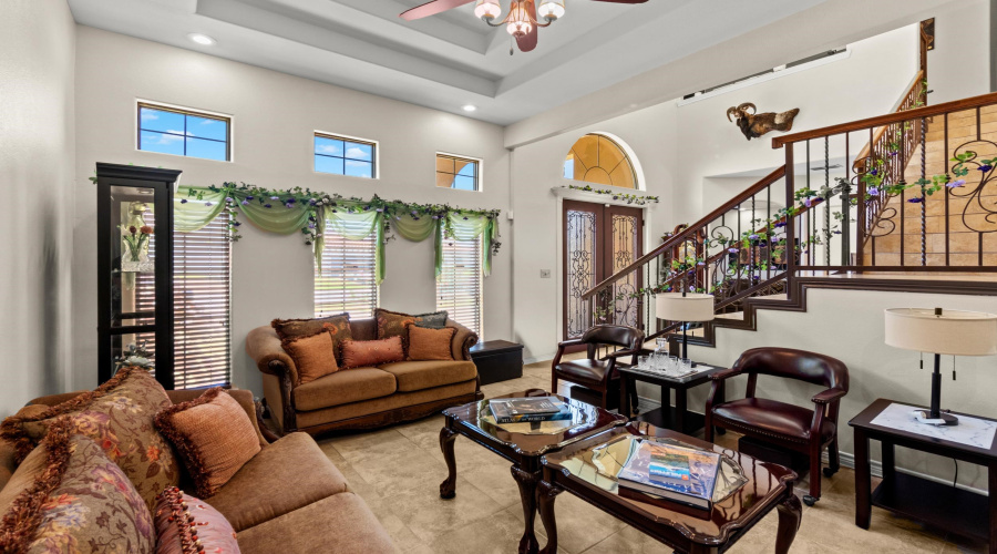 3003 Dickinson Dr, Laredo, Texas 78041-2820, 4 Bedrooms Bedrooms, 9 Rooms Rooms,4 BathroomsBathrooms,Residential,For Sale,3003 Dickinson Dr,20263527