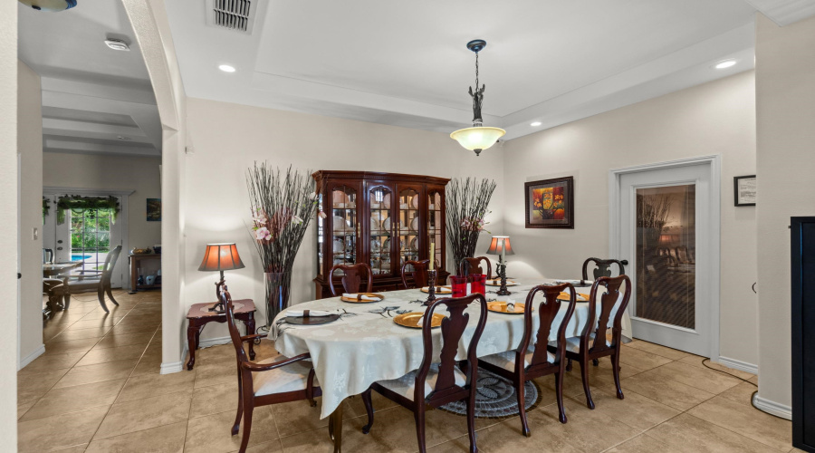 3003 Dickinson Dr, Laredo, Texas 78041-2820, 4 Bedrooms Bedrooms, 9 Rooms Rooms,4 BathroomsBathrooms,Residential,For Sale,3003 Dickinson Dr,20263527