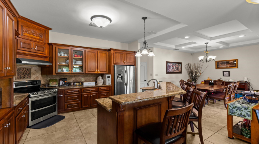 3003 Dickinson Dr, Laredo, Texas 78041-2820, 4 Bedrooms Bedrooms, 9 Rooms Rooms,4 BathroomsBathrooms,Residential,For Sale,3003 Dickinson Dr,20263527