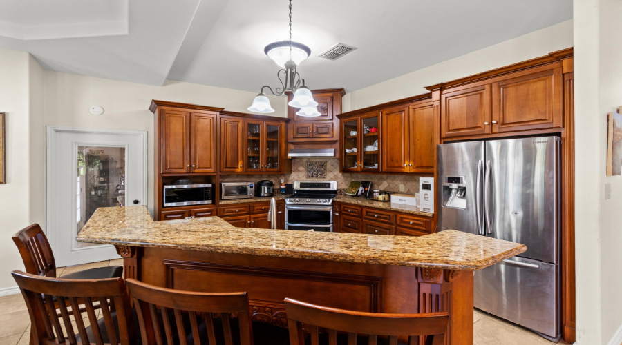 3003 Dickinson Dr, Laredo, Texas 78041-2820, 4 Bedrooms Bedrooms, 9 Rooms Rooms,4 BathroomsBathrooms,Residential,For Sale,3003 Dickinson Dr,20263527