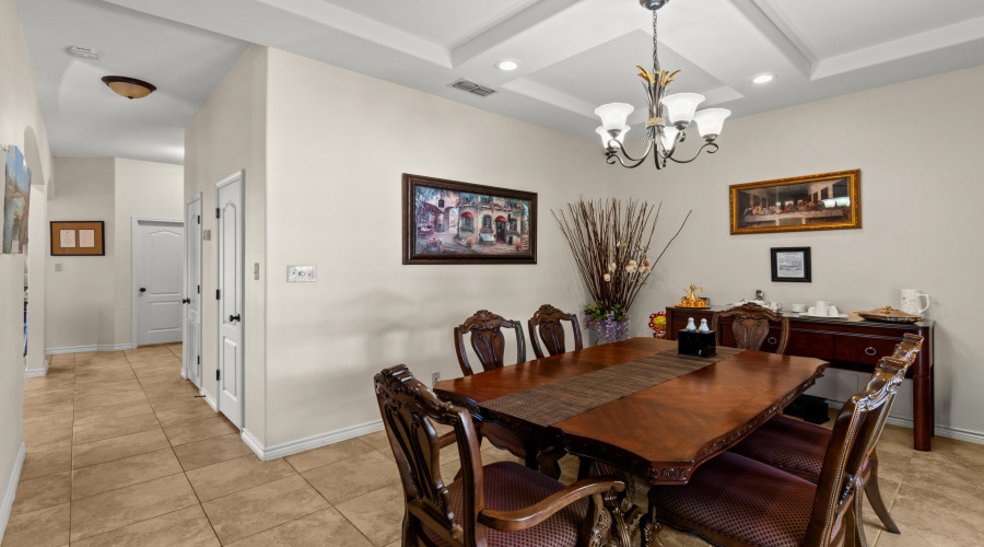 3003 Dickinson Dr, Laredo, Texas 78041-2820, 4 Bedrooms Bedrooms, 9 Rooms Rooms,4 BathroomsBathrooms,Residential,For Sale,3003 Dickinson Dr,20263527