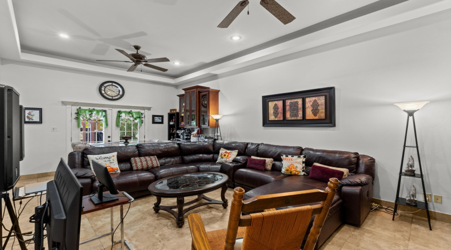 3003 Dickinson Dr, Laredo, Texas 78041-2820, 4 Bedrooms Bedrooms, 9 Rooms Rooms,4 BathroomsBathrooms,Residential,For Sale,3003 Dickinson Dr,20263527