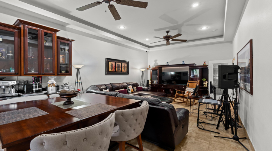 3003 Dickinson Dr, Laredo, Texas 78041-2820, 4 Bedrooms Bedrooms, 9 Rooms Rooms,4 BathroomsBathrooms,Residential,For Sale,3003 Dickinson Dr,20263527