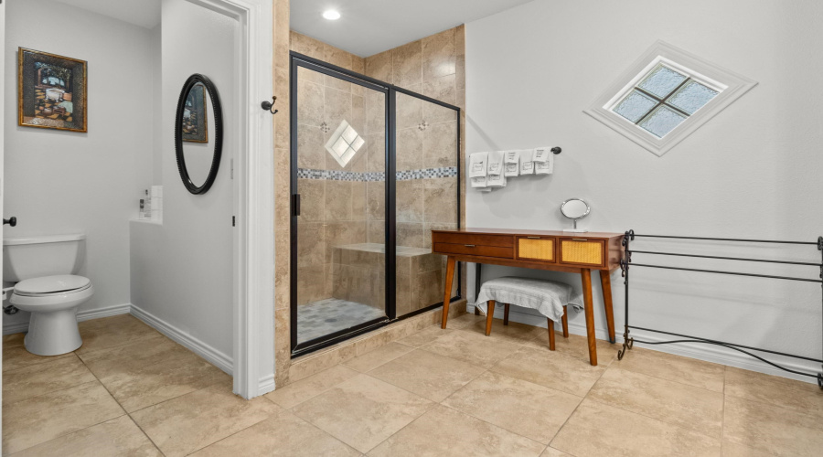 3003 Dickinson Dr, Laredo, Texas 78041-2820, 4 Bedrooms Bedrooms, 9 Rooms Rooms,4 BathroomsBathrooms,Residential,For Sale,3003 Dickinson Dr,20263527