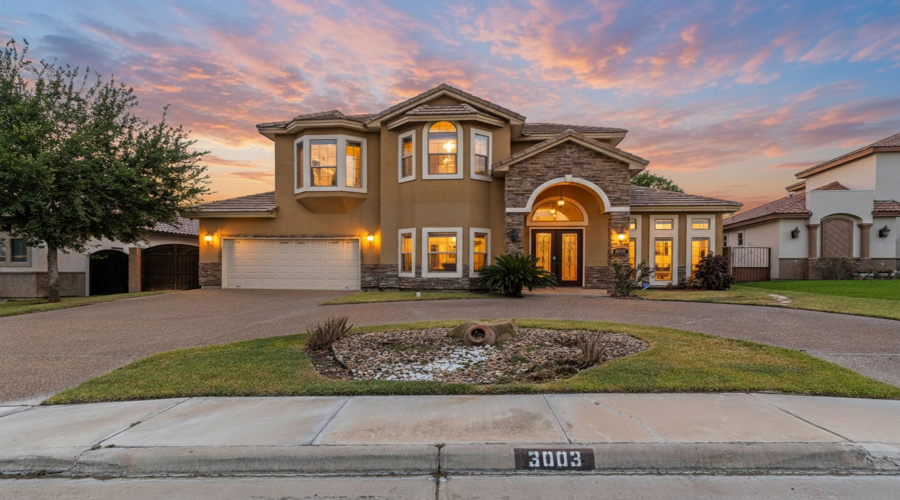 3003 Dickinson Dr, Laredo, Texas 78041-2820, 4 Bedrooms Bedrooms, 9 Rooms Rooms,4 BathroomsBathrooms,Residential,For Sale,3003 Dickinson Dr,20263527