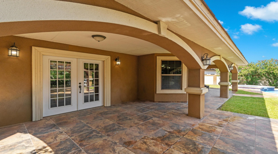 3003 Dickinson Dr, Laredo, Texas 78041-2820, 4 Bedrooms Bedrooms, 9 Rooms Rooms,4 BathroomsBathrooms,Residential,For Sale,3003 Dickinson Dr,20263527