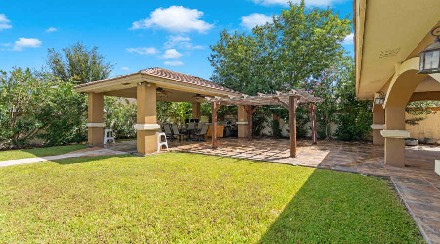 3003 Dickinson Dr, Laredo, Texas 78041-2820, 4 Bedrooms Bedrooms, 9 Rooms Rooms,4 BathroomsBathrooms,Residential,For Sale,3003 Dickinson Dr,20263527
