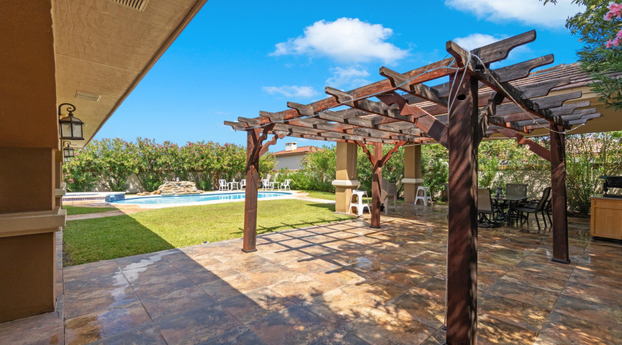 3003 Dickinson Dr, Laredo, Texas 78041-2820, 4 Bedrooms Bedrooms, 9 Rooms Rooms,4 BathroomsBathrooms,Residential,For Sale,3003 Dickinson Dr,20263527