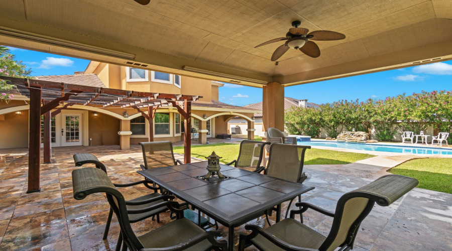 3003 Dickinson Dr, Laredo, Texas 78041-2820, 4 Bedrooms Bedrooms, 9 Rooms Rooms,4 BathroomsBathrooms,Residential,For Sale,3003 Dickinson Dr,20263527