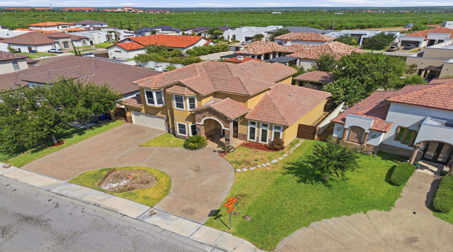 3003 Dickinson Dr, Laredo, Texas 78041-2820, 4 Bedrooms Bedrooms, 9 Rooms Rooms,4 BathroomsBathrooms,Residential,For Sale,3003 Dickinson Dr,20263527