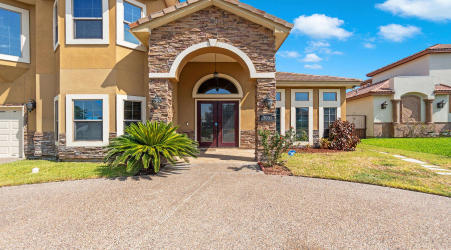 3003 Dickinson Dr, Laredo, Texas 78041-2820, 4 Bedrooms Bedrooms, 9 Rooms Rooms,4 BathroomsBathrooms,Residential,For Sale,3003 Dickinson Dr,20263527