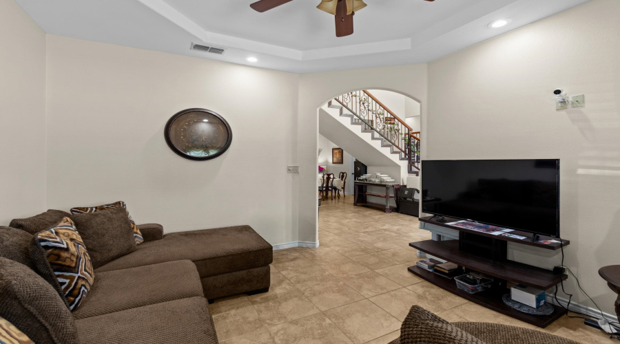 3003 Dickinson Dr, Laredo, Texas 78041-2820, 4 Bedrooms Bedrooms, 9 Rooms Rooms,4 BathroomsBathrooms,Residential,For Sale,3003 Dickinson Dr,20263527