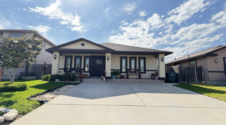 4324 Alina Dr., LAREDO, Texas 78046, 3 Bedrooms Bedrooms, 6 Rooms Rooms,2 BathroomsBathrooms,Residential,For Sale,4324 Alina Dr.,20263529