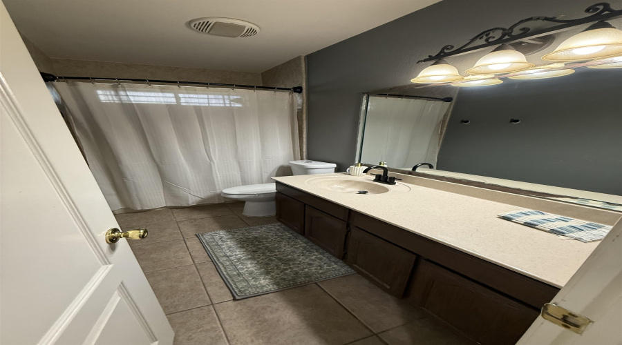 9310 Albany Dr, Laredo, Texas 78045, 3 Bedrooms Bedrooms, 5 Rooms Rooms,2 BathroomsBathrooms,Residential,For Sale,9310 Albany Dr,20263532