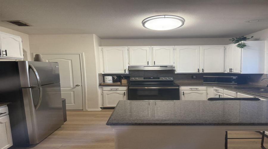 9310 Albany Dr, Laredo, Texas 78045, 3 Bedrooms Bedrooms, 5 Rooms Rooms,2 BathroomsBathrooms,Residential,For Sale,9310 Albany Dr,20263532