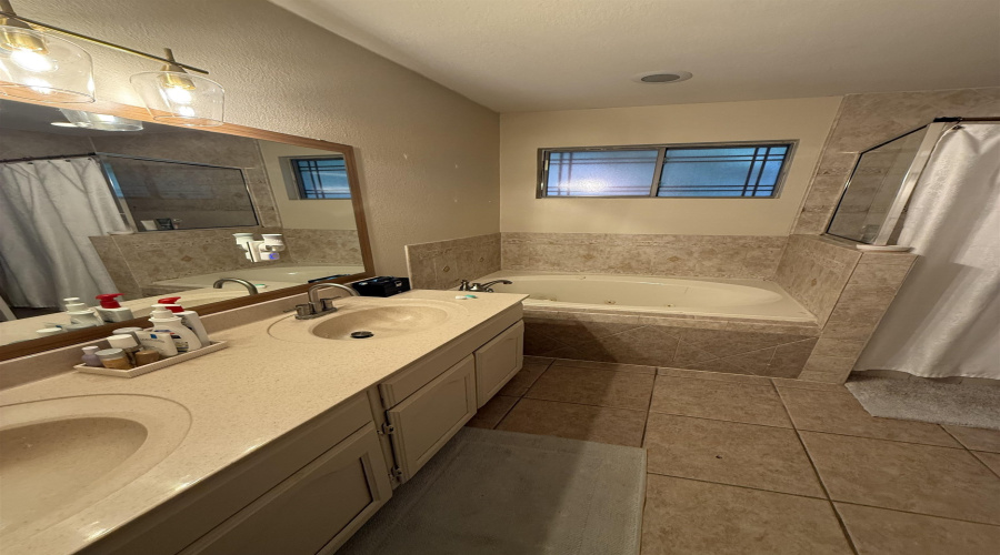 9310 Albany Dr, Laredo, Texas 78045, 3 Bedrooms Bedrooms, 5 Rooms Rooms,2 BathroomsBathrooms,Residential,For Sale,9310 Albany Dr,20263532