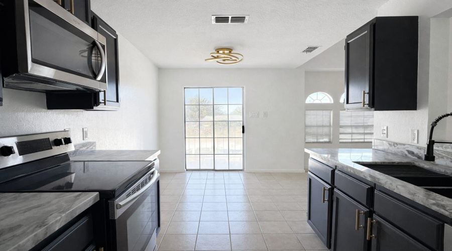 1220 Fremont St, Laredo, Texas 78040, 3 Bedrooms Bedrooms, 4 Rooms Rooms,2 BathroomsBathrooms,Residential,For Rent,1220 Fremont St,20263533