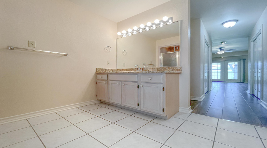 809 Preston Ln, Laredo, Texas 78045, 3 Bedrooms Bedrooms, 8 Rooms Rooms,3 BathroomsBathrooms,Residential,For Rent,809 Preston Ln,20263534