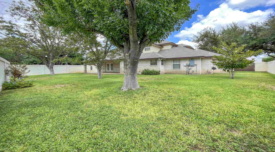 809 Preston Ln, Laredo, Texas 78045, 3 Bedrooms Bedrooms, 8 Rooms Rooms,3 BathroomsBathrooms,Residential,For Rent,809 Preston Ln,20263534