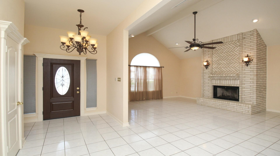 809 Preston Ln, Laredo, Texas 78045, 3 Bedrooms Bedrooms, 8 Rooms Rooms,3 BathroomsBathrooms,Residential,For Rent,809 Preston Ln,20263534