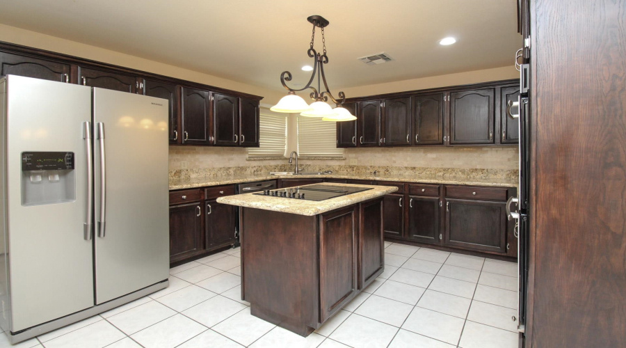 809 Preston Ln, Laredo, Texas 78045, 3 Bedrooms Bedrooms, 8 Rooms Rooms,3 BathroomsBathrooms,Residential,For Rent,809 Preston Ln,20263534