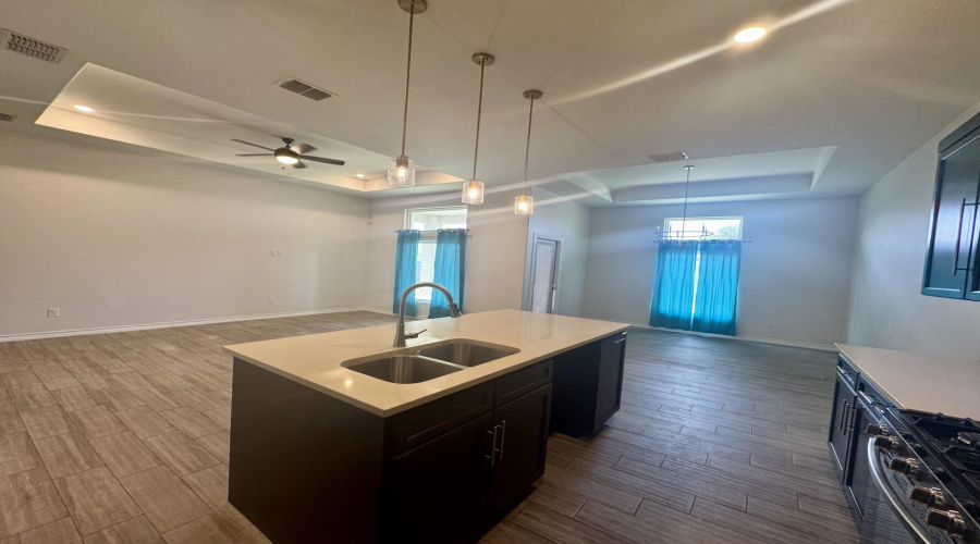 6002 Amir Dr., Laredo, Texas 78041, 4 Bedrooms Bedrooms, 5 Rooms Rooms,2 BathroomsBathrooms,Residential,For Rent,6002 Amir Dr.,20263535