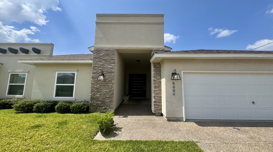 6002 Amir Dr., Laredo, Texas 78041, 4 Bedrooms Bedrooms, 5 Rooms Rooms,2 BathroomsBathrooms,Residential,For Rent,6002 Amir Dr.,20263535