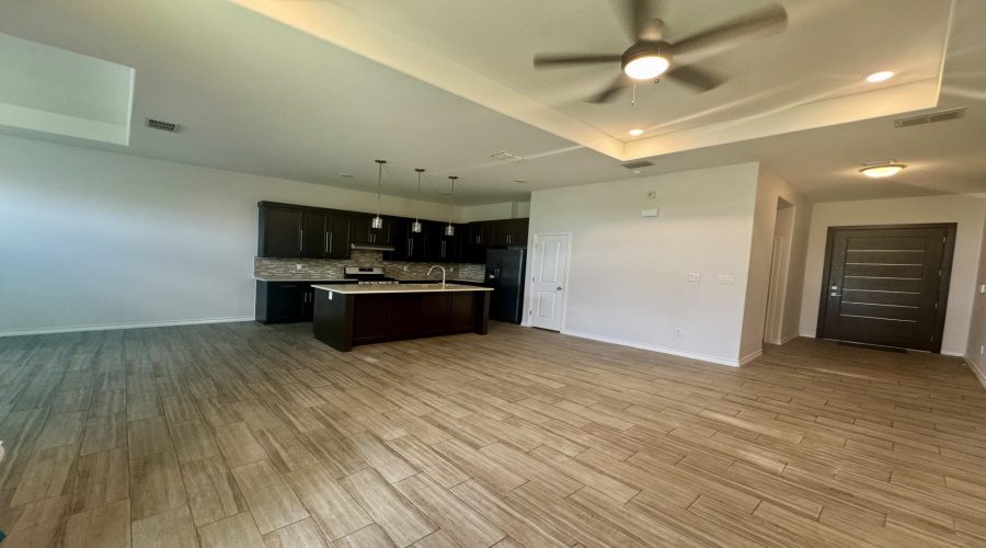 6002 Amir Dr., Laredo, Texas 78041, 4 Bedrooms Bedrooms, 5 Rooms Rooms,2 BathroomsBathrooms,Residential,For Rent,6002 Amir Dr.,20263535