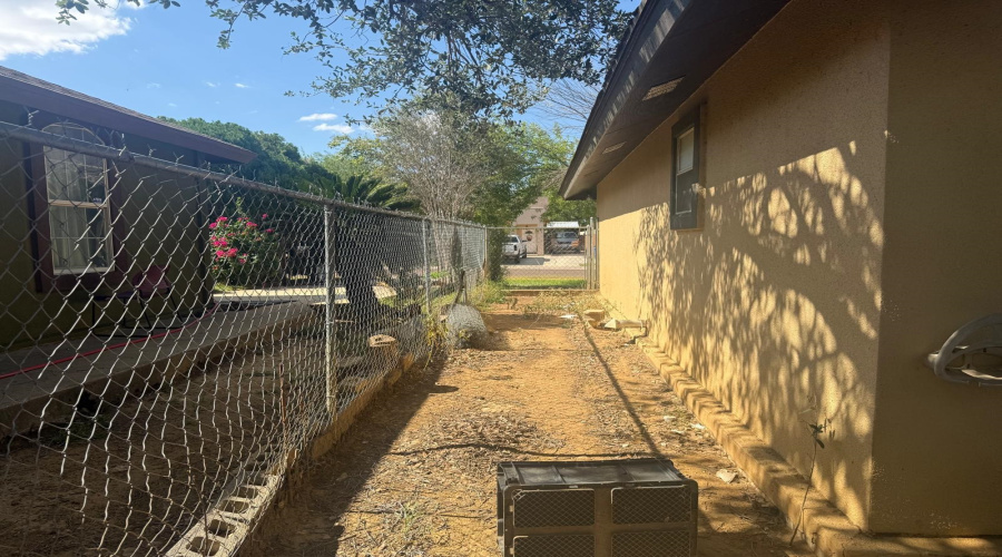 4743 Chibcha CtS, Laredo, Texas 78046, 3 Bedrooms Bedrooms, 5 Rooms Rooms,2 BathroomsBathrooms,Residential,For Sale,4743 Chibcha CtS,20263536